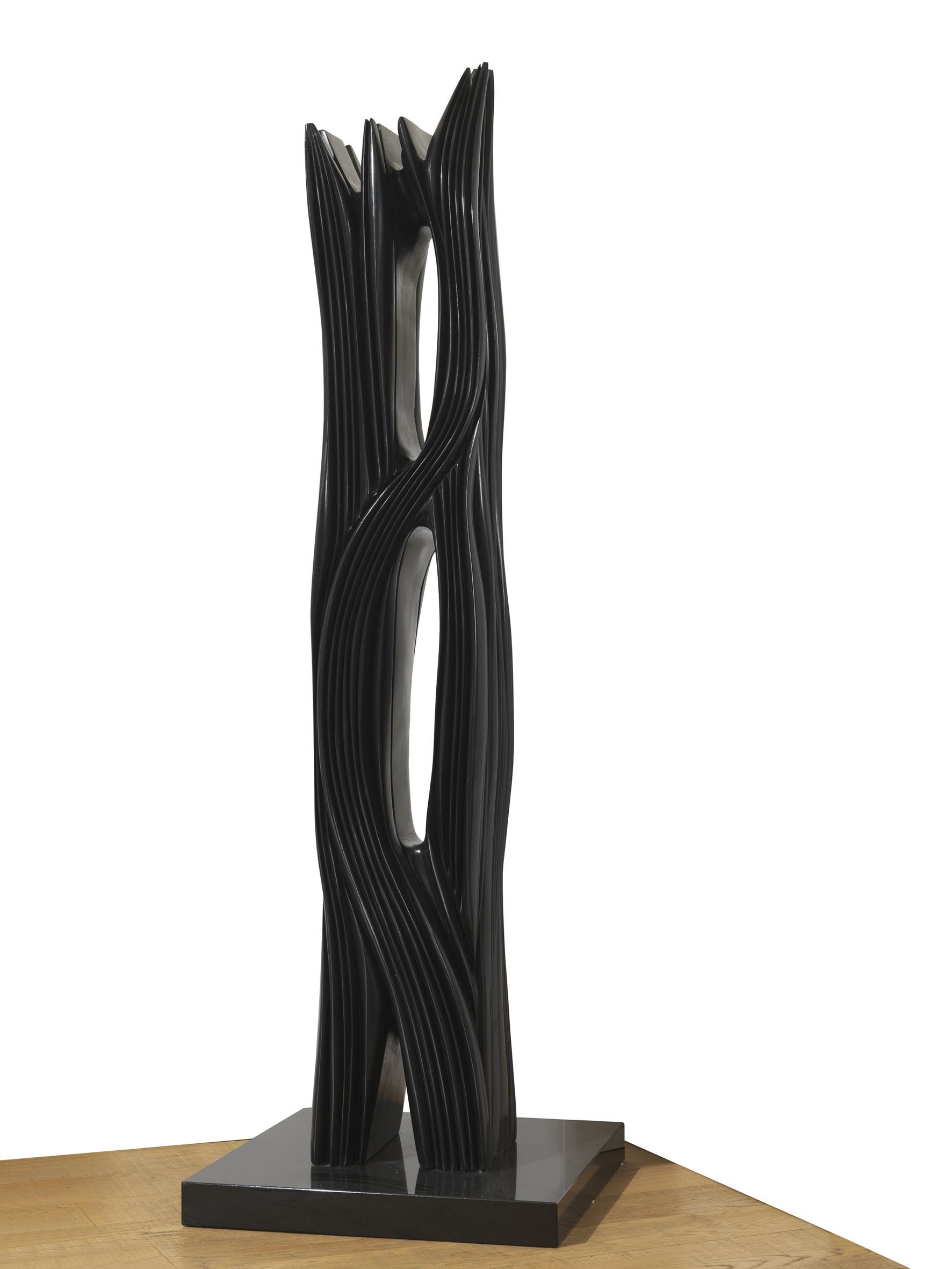 Pablo Atchugarry, M&eacute;moire des origines, 2016, marbre noir de Belgique, 212x35x33 cm