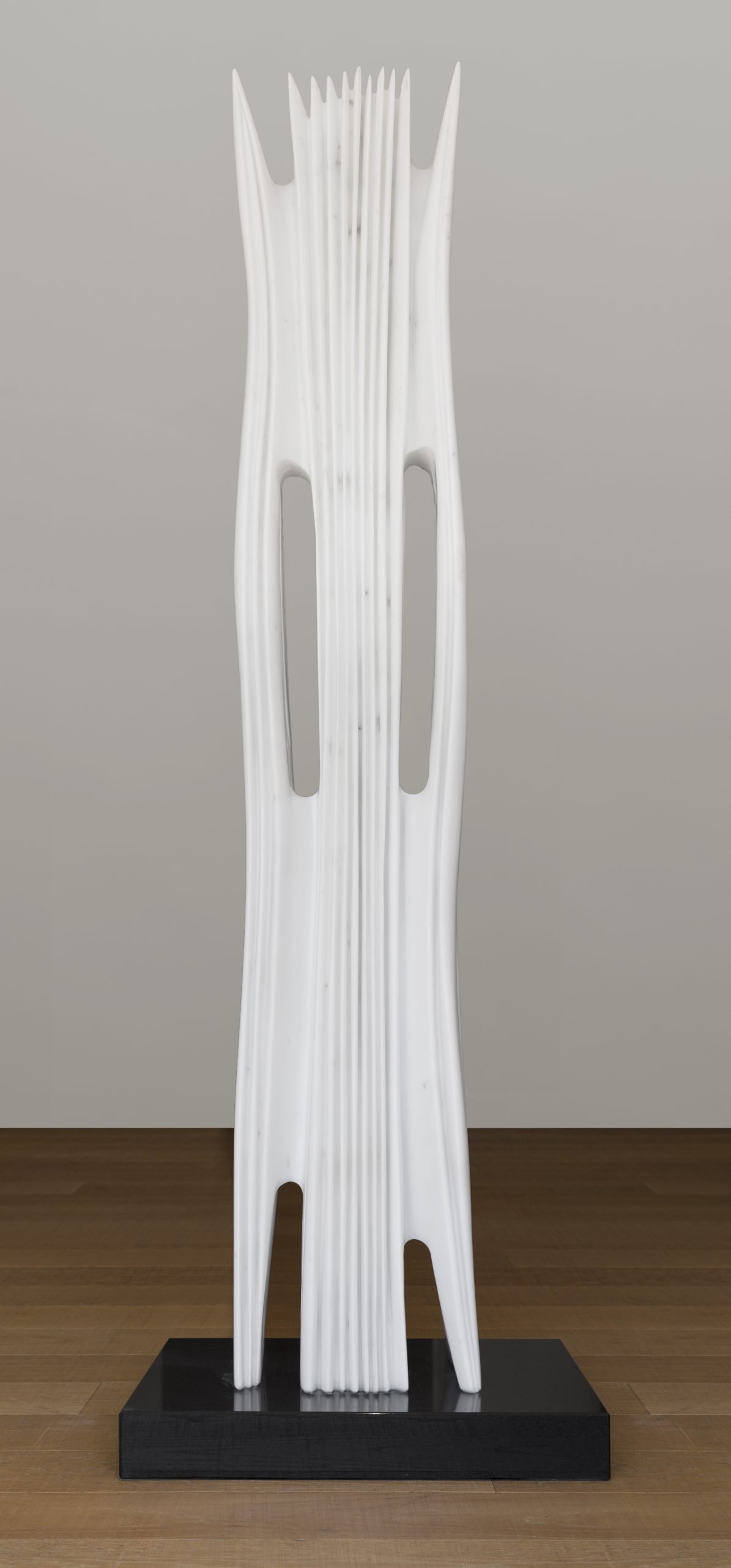 Pablo Atchugarry, Senza titolo, 2019, marbre de Carrare, 160x28x26 cm