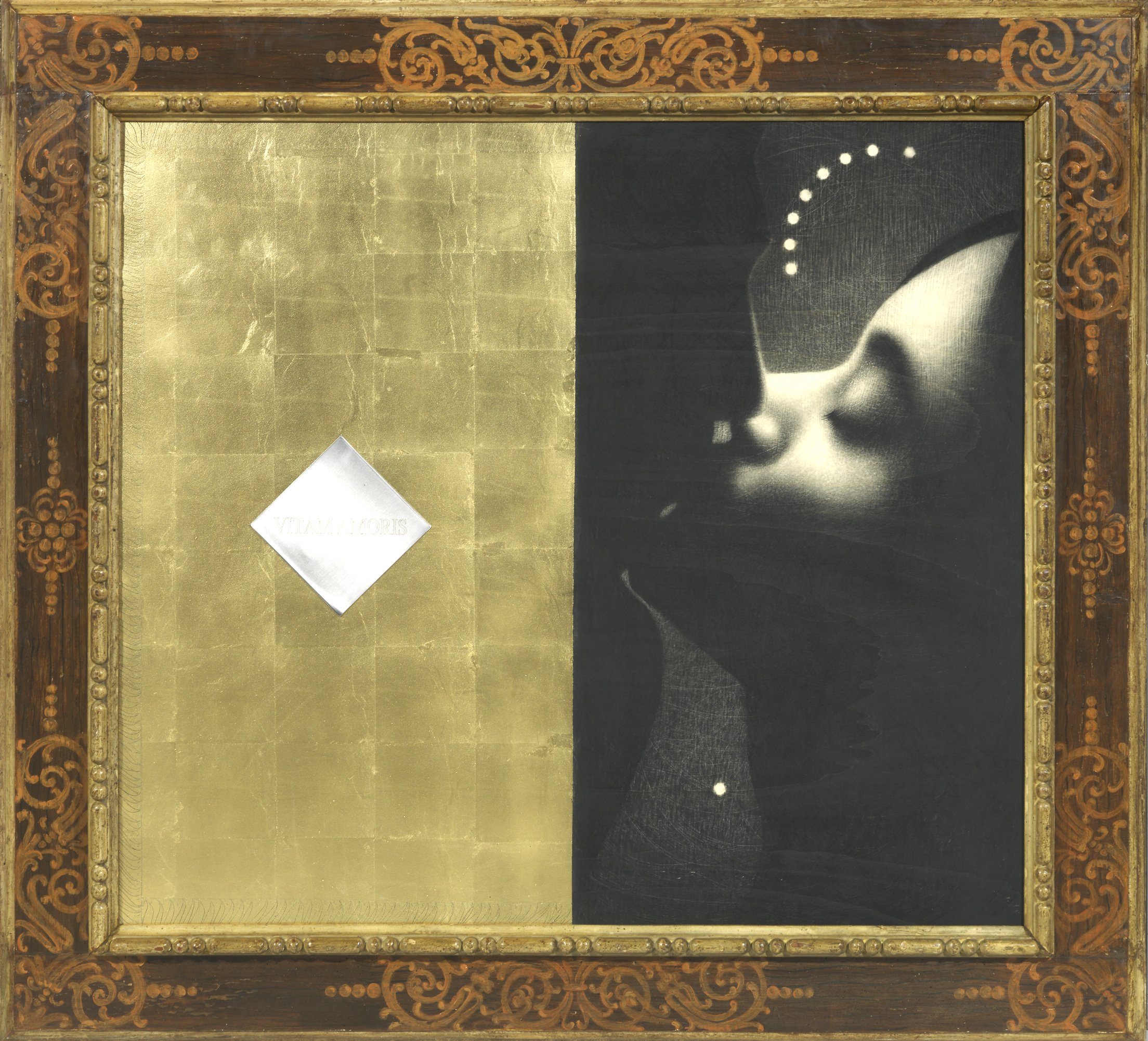 Omar Galliani, Vitam amoris, 2009, matita e carboncino su tavola, oro in foglia e acciaio, 116x129 cm