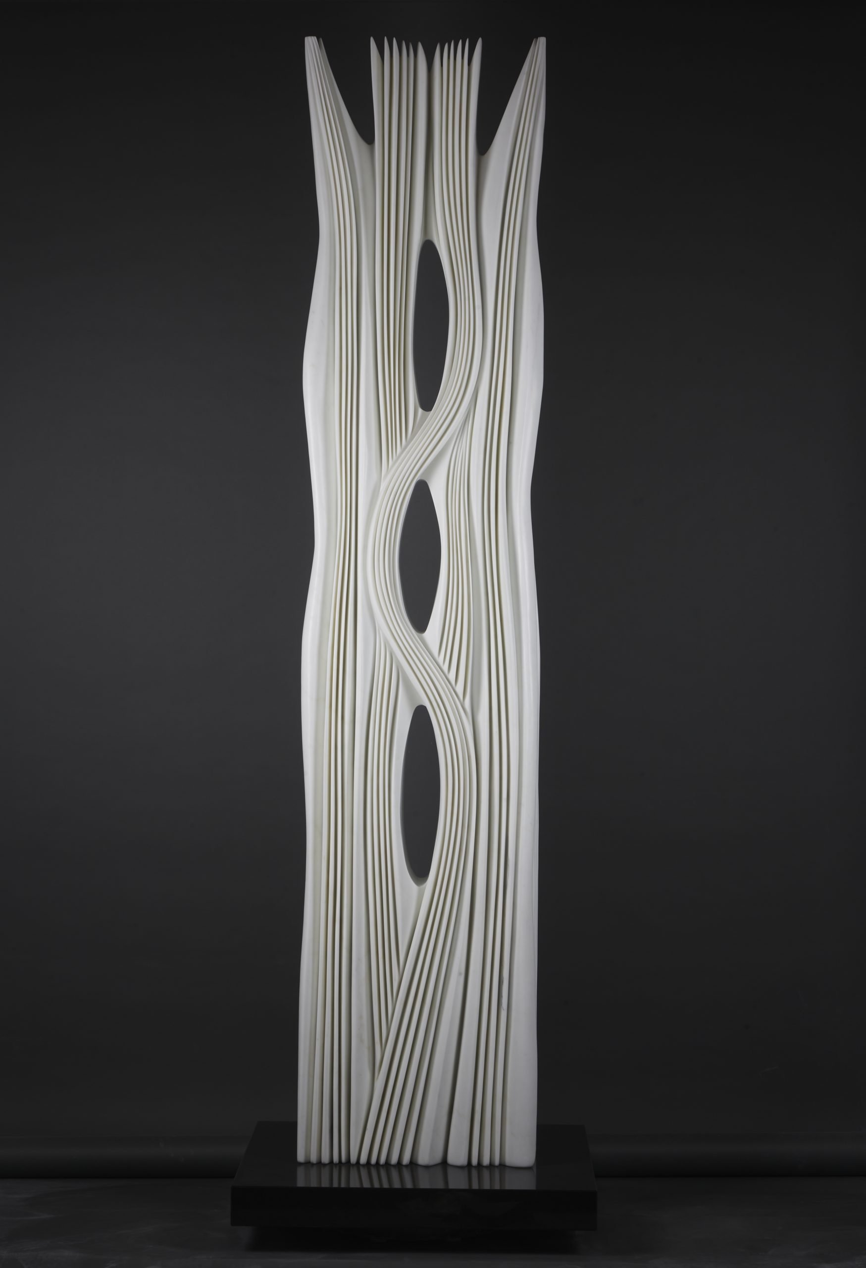 Pablo Atchugarry, Construction d&rsquo;un r&ecirc;ve, 2023, marbre de Carrare, 280x60x31 cm