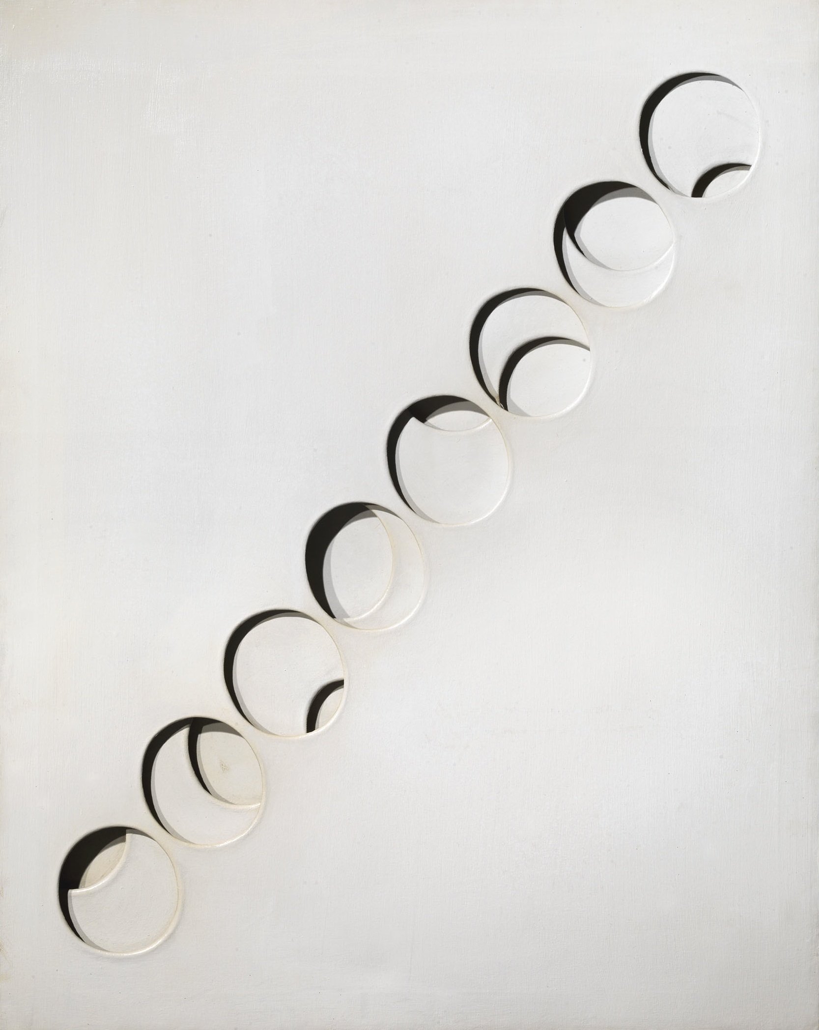 Paolo Scheggi, Intersuperficie curva bianca, 1966, acrilico bianco su tre tele sovrapposte, 100x80x5 cm