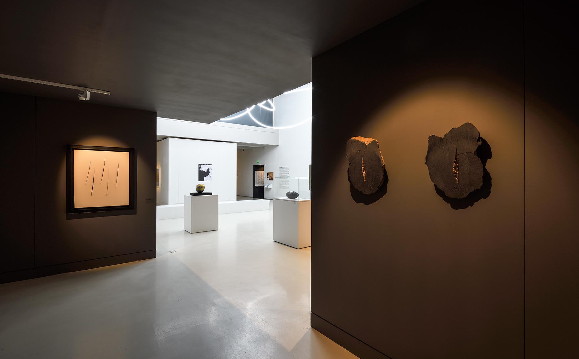 Lucio Fontana. Un futuro c’è stato, Musée Soulages, Rodez, 2024. Photo Musée Soulages, Rodez. Photo Thierry Estadieu Lucio Fontana. Un futuro c'è stato, Musée Soulages, Rodez, 2024. Photo Musée Soulages, Rodez. Photo Thierry Estadieu