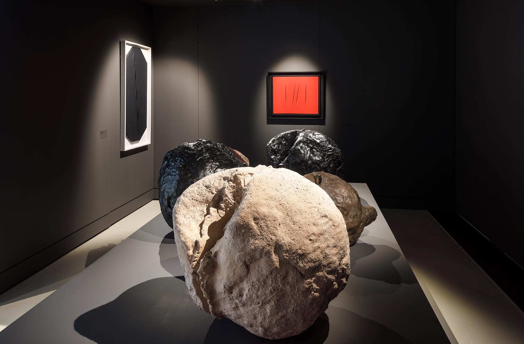 Lucio Fontana. Un futuro c’è stato, Musée Soulages, Rodez, 2024. Photo Musée Soulages, Rodez. Photo Thierry Estadieu Lucio Fontana. Un futuro c'è stato, Musée Soulages, Rodez, 2024. Photo Musée Soulages, Rodez. Photo Thierry Estadieu