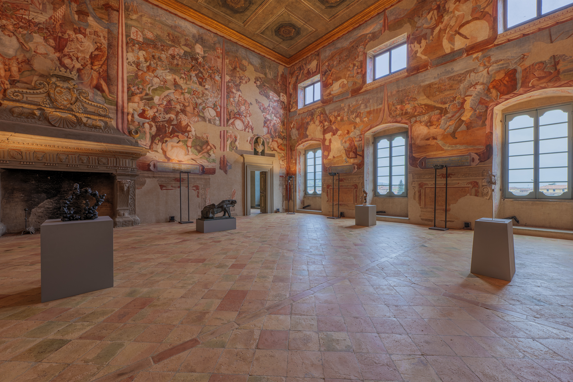 Veduta della mostra, METALLICA. Scultura in Italia 1947-2025, Palazzo Vitelli a Sant'Egidio, Citt&agrave; di Castelloi, 2025