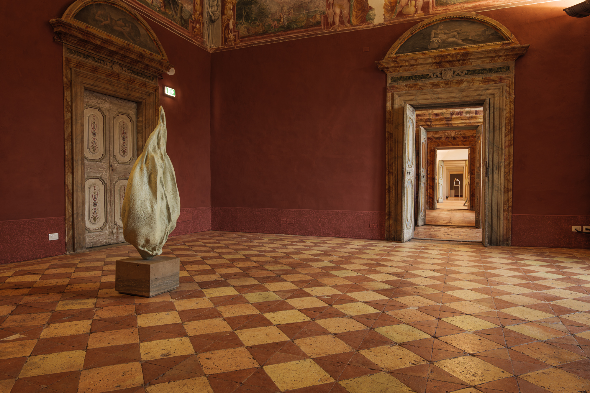 Veduta della mostra, METALLICA. Scultura in Italia 1947-2025, Palazzo Vitelli a Sant'Egidio, Citt&agrave; di Castelloi, 2025