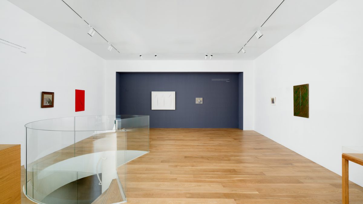 Vue d’exposition, Au-Delà. Morandi / Fontana, Tornabuoni Art Paris, 2025