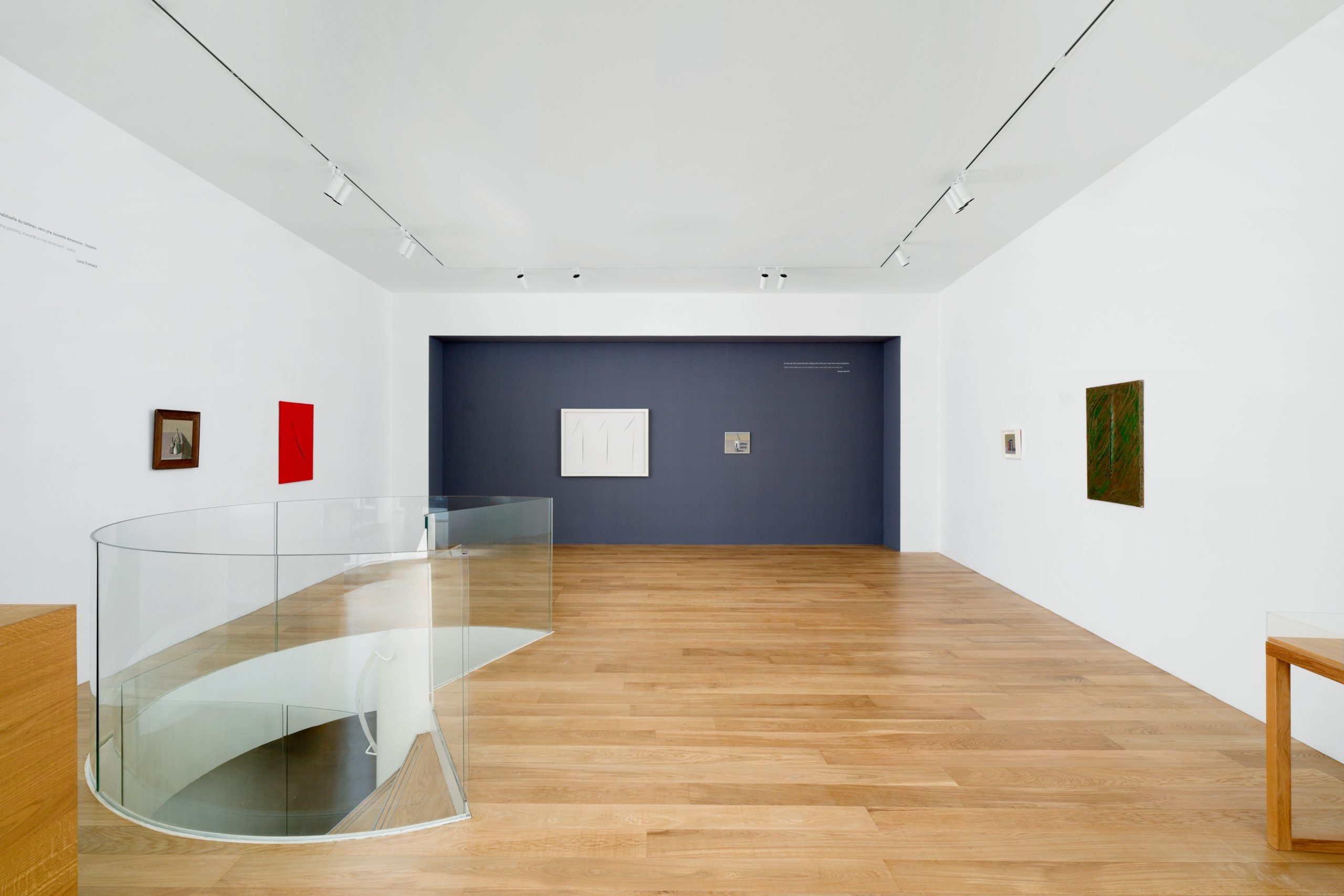 Vue d&rsquo;exposition, Au-Del&agrave;. Morandi / Fontana, Tornabuoni Art Paris, 2025