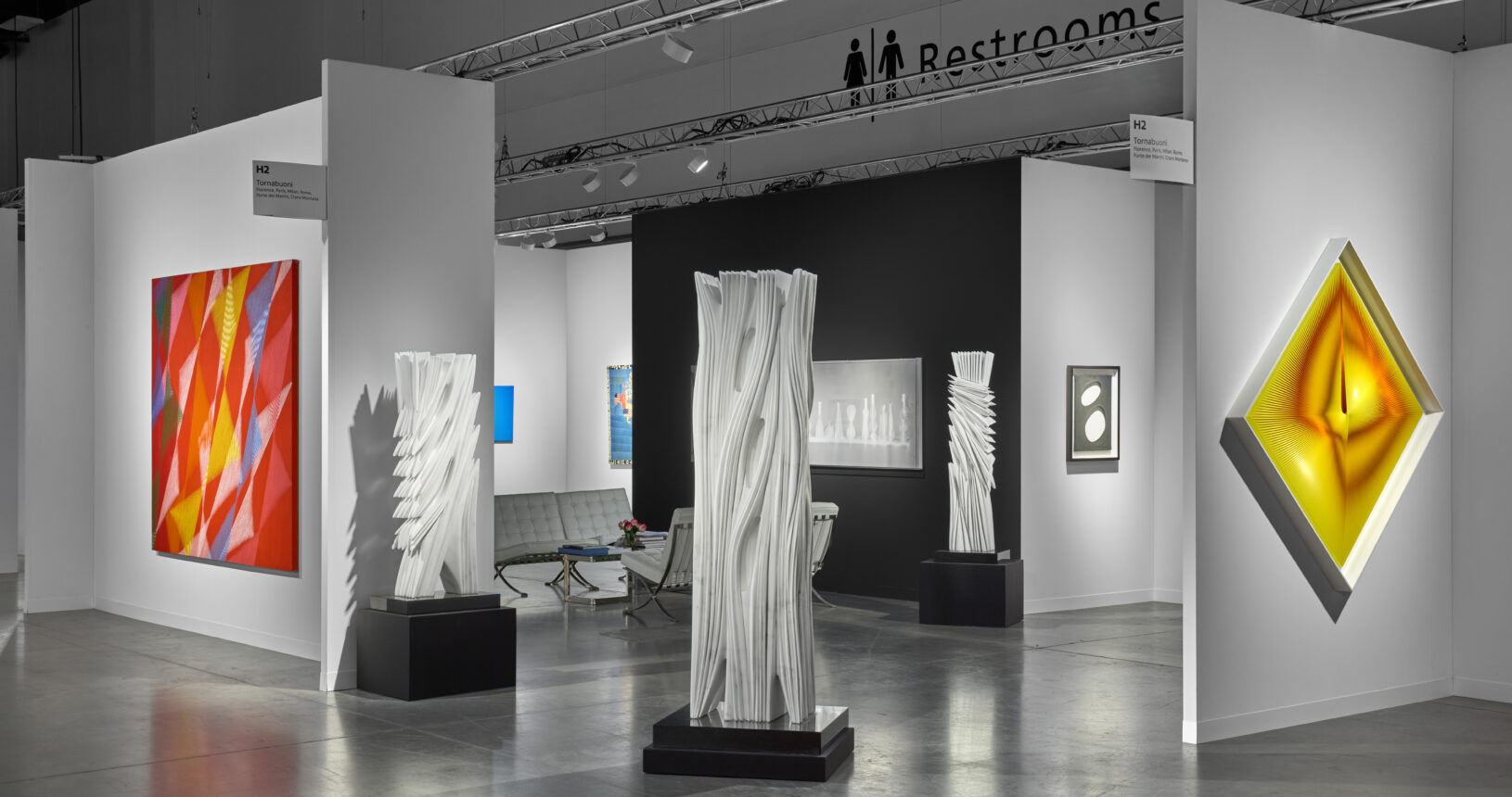 Veduta della fiera, Tornabuoni Art, Stand H2, Art Basel Miami Beach, dicembre 2025