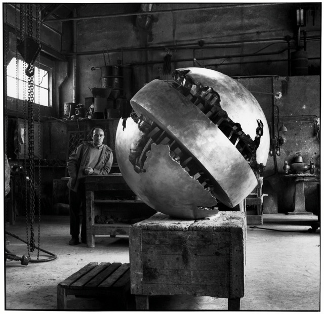 Arnaldo Pomodoro, Fonderia Battaglia, Milano, 1966 - Moyenne